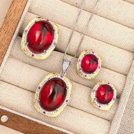 High carbon content, with the main component being the same carbon element as real diamonds. Highly simulated diamond Redion cutting high-quality texture genuine color Baohong corundum retro light luxury set main 15 * 20-10 * 12