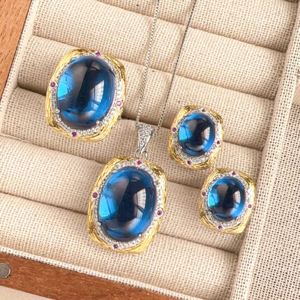 High carbon content, with the main component being the same carbon element as real diamonds. Highly simulated diamond with high-quality texture, genuine color, sapphire blue pointed crystal, retro light luxury set, main size 15 * 20-10 * 12