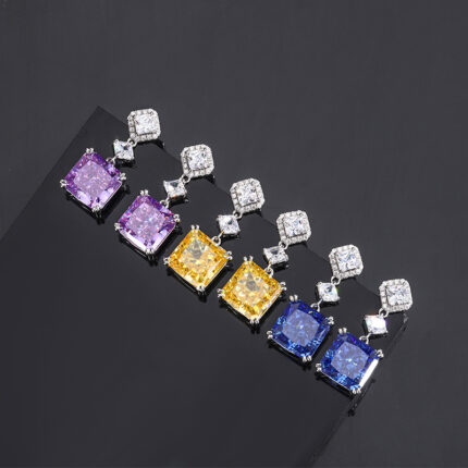 The top cutting technology of S925 Caibao is a best-selling product with high carbon content, and its main component carbon element is the same as that of real diamond. Highly Simulated Diamond Redion Cut Color Treasure Princess Fang Advanced Earnail Earrings Female 10 * 10