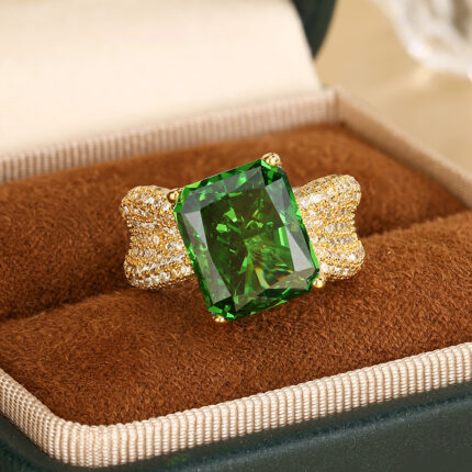 High carbon content, with the main component being the same carbon element as real diamonds. Highly simulated diamond Redion cut high-quality texture true color treasure emerald square diamond copper inlaid ring for women 10 * 12