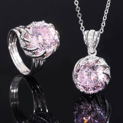 The top cutting technology of S925 Caibao is a best-selling product with high carbon content, and its main component carbon element is the same as that of real diamond. Highly Simulated Diamond Redion Cut Pink Sparkling Lotus Set Ring Pendant Main Stone 12mm